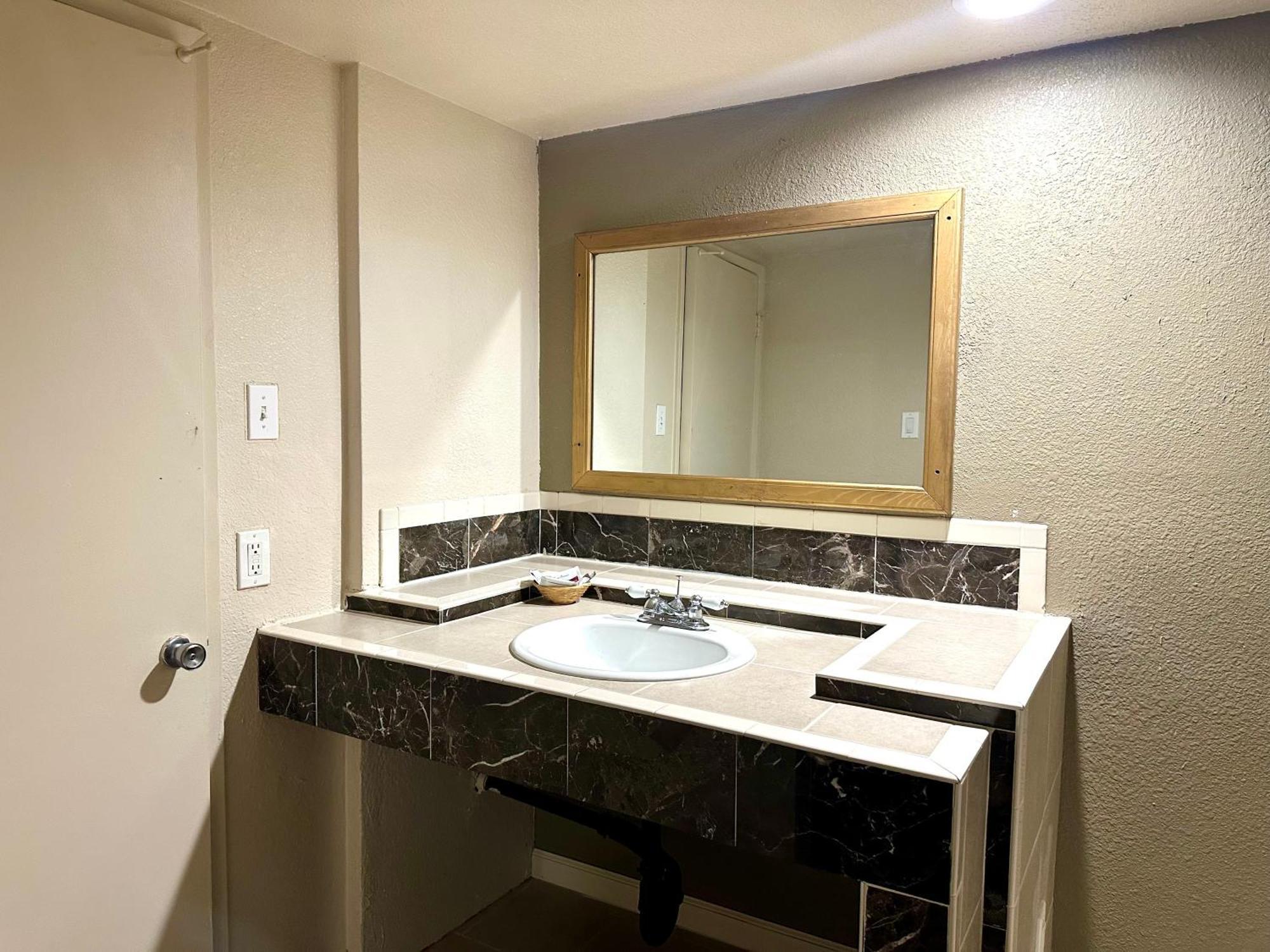 Regency Inn Fresno Buitenkant foto